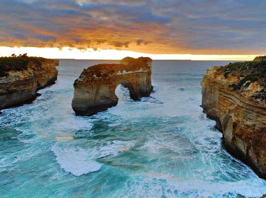 jcmi39 | The Arch: Natural Arch Formation in Port Campbell National Park